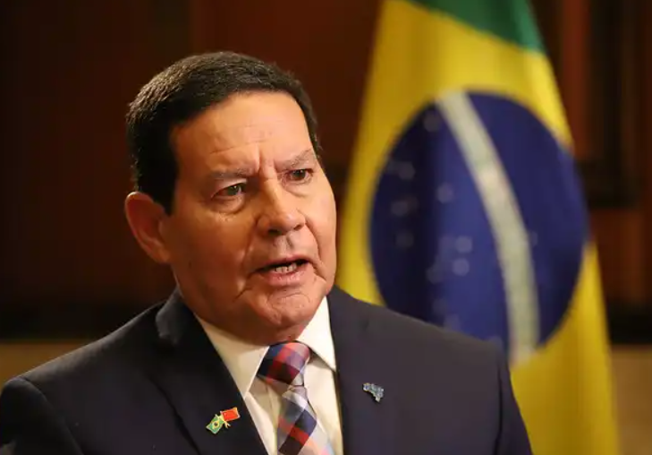 “Exaltação ao nada”: Mourão critica espetáculo político do governo Lula