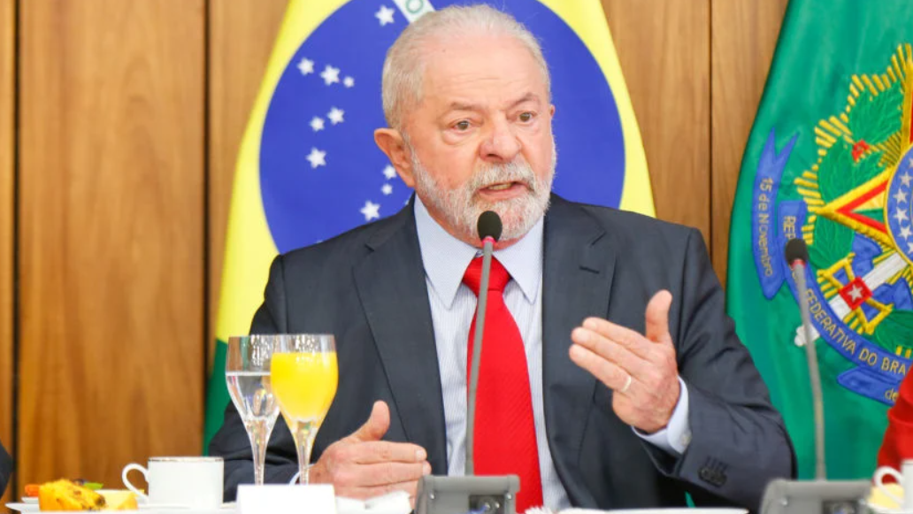 Lula volta ao planalto após quase um mês afastado