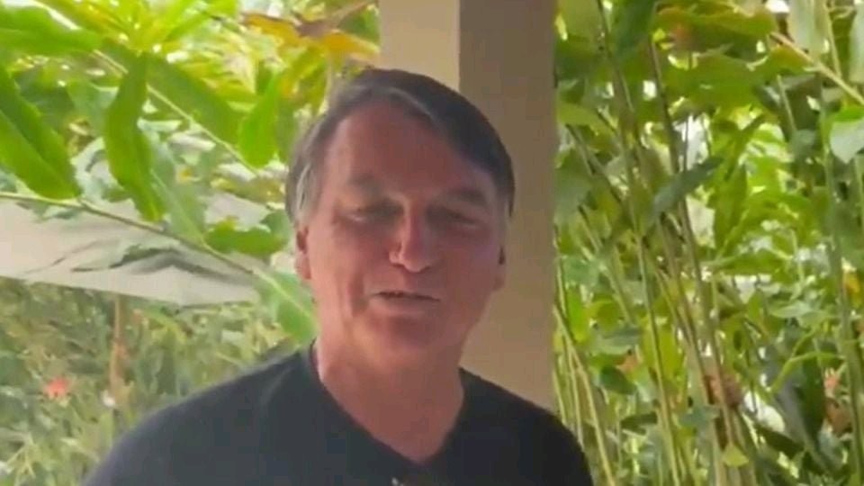 VÍDEO: Bolsonaro toma iniciativa e acaba com a esquerda após convite de Trump