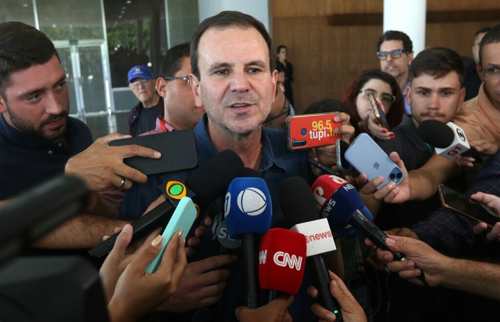 Eduardo Paes ameaça fechar Copacabana se brasileira vencer Oscar